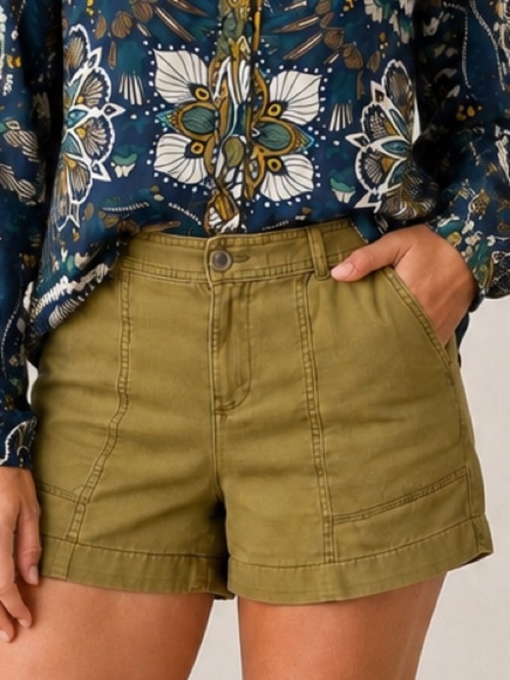 OLD NAVY Olive Green Utility Shorts Cotton Size 12 Safari Stretch Casual Summer